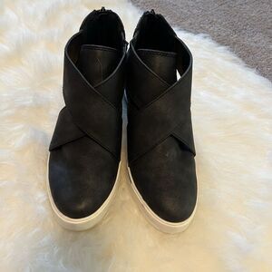 Maurice’s Women Wedge Sneakers 8 Strappy